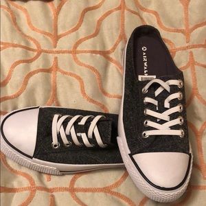 Airwalk slide sneakers size 7 gray lace front